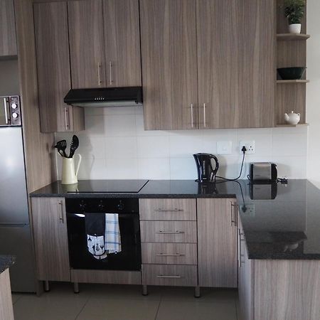 בוקסבורג Or Tambo Self Catering Apartments, The Willows מראה חיצוני תמונה