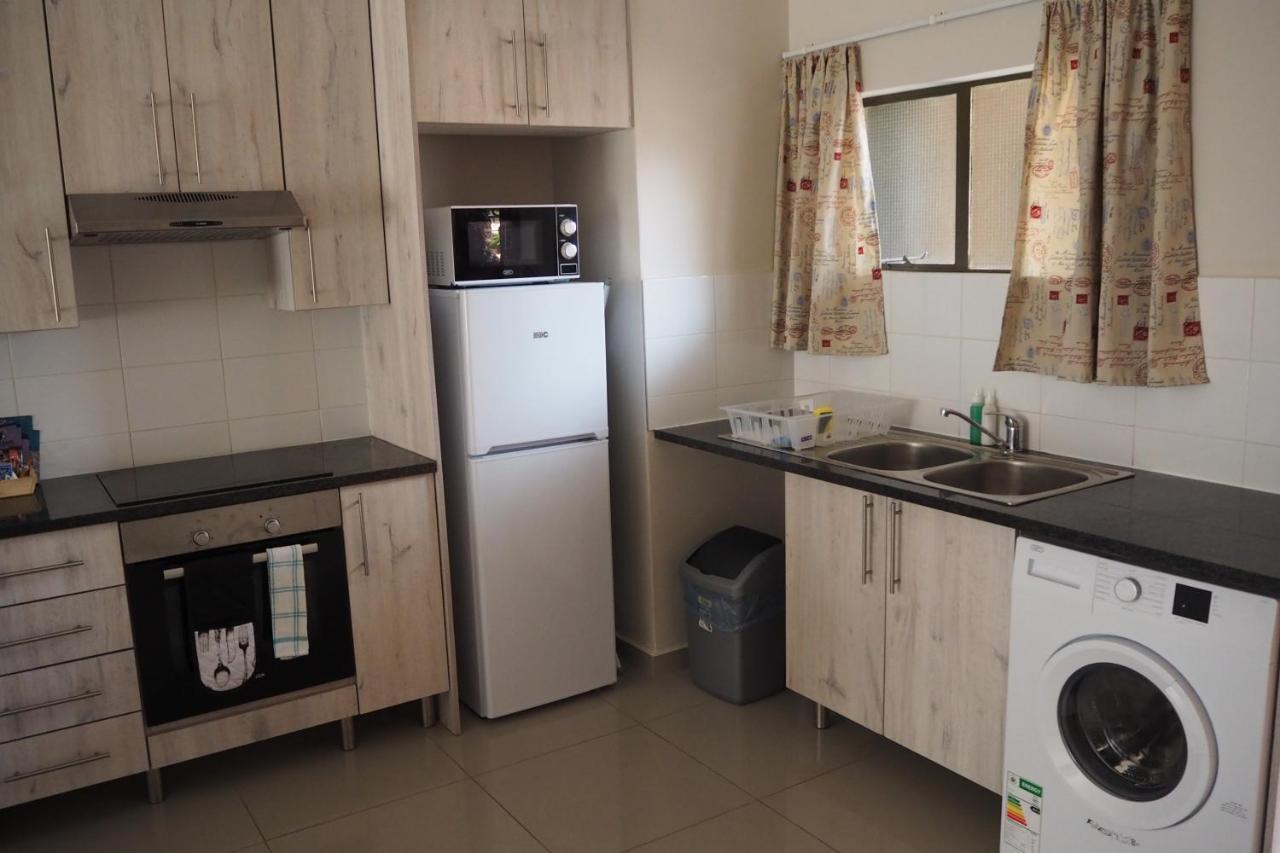 בוקסבורג Or Tambo Self Catering Apartments, The Willows מראה חיצוני תמונה