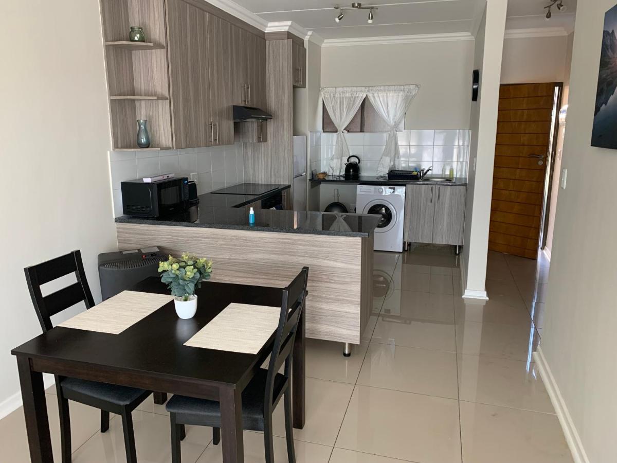 בוקסבורג Or Tambo Self Catering Apartments, The Willows מראה חיצוני תמונה