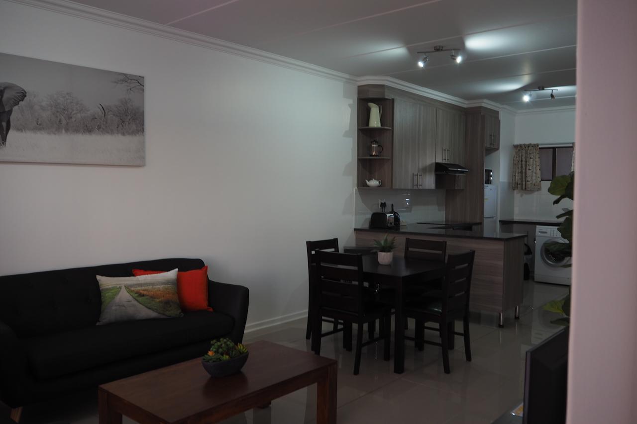 בוקסבורג Or Tambo Self Catering Apartments, The Willows מראה חיצוני תמונה