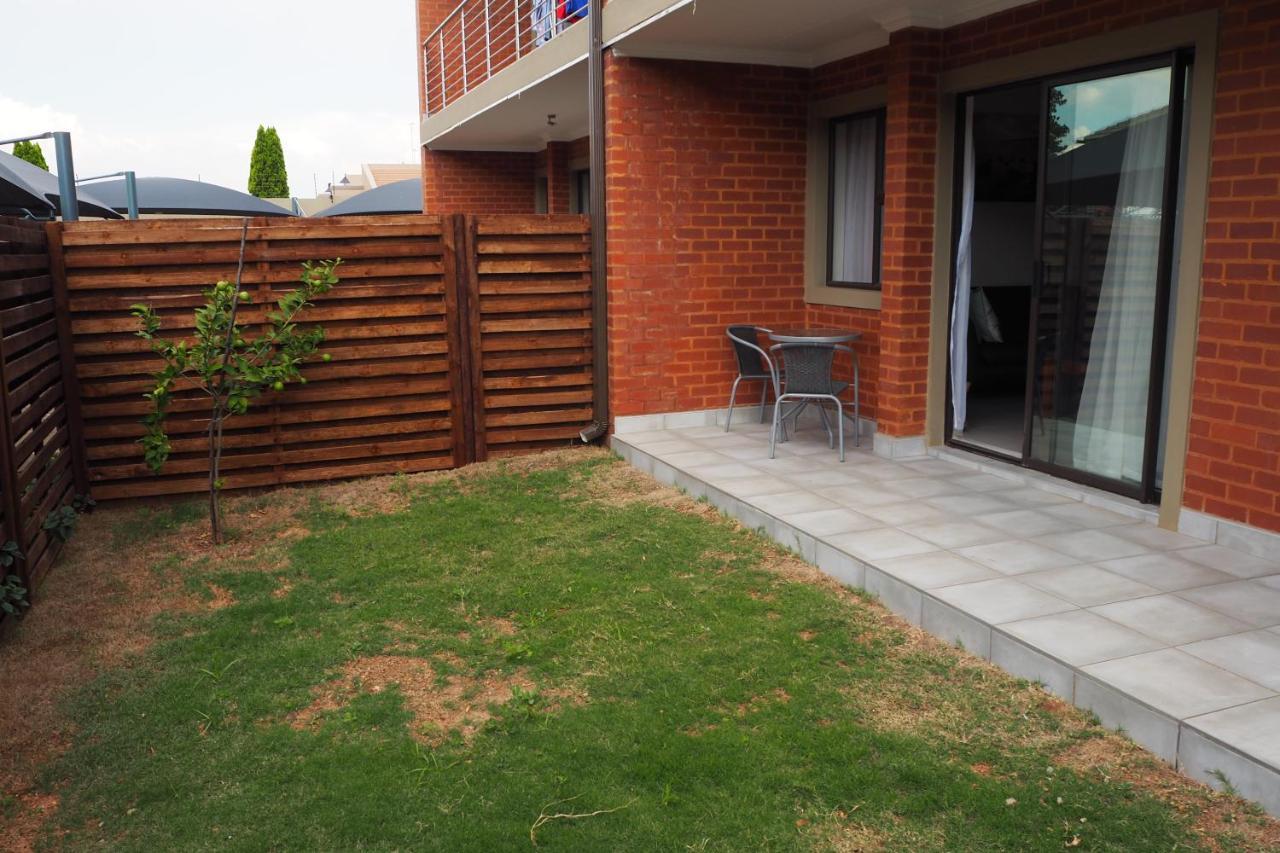 בוקסבורג Or Tambo Self Catering Apartments, The Willows מראה חיצוני תמונה