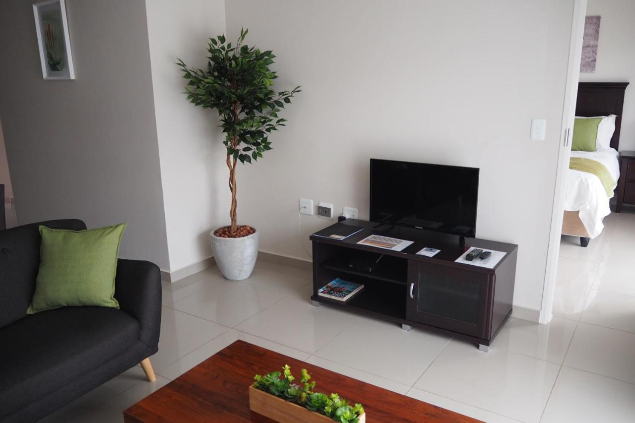 בוקסבורג Or Tambo Self Catering Apartments, The Willows מראה חיצוני תמונה