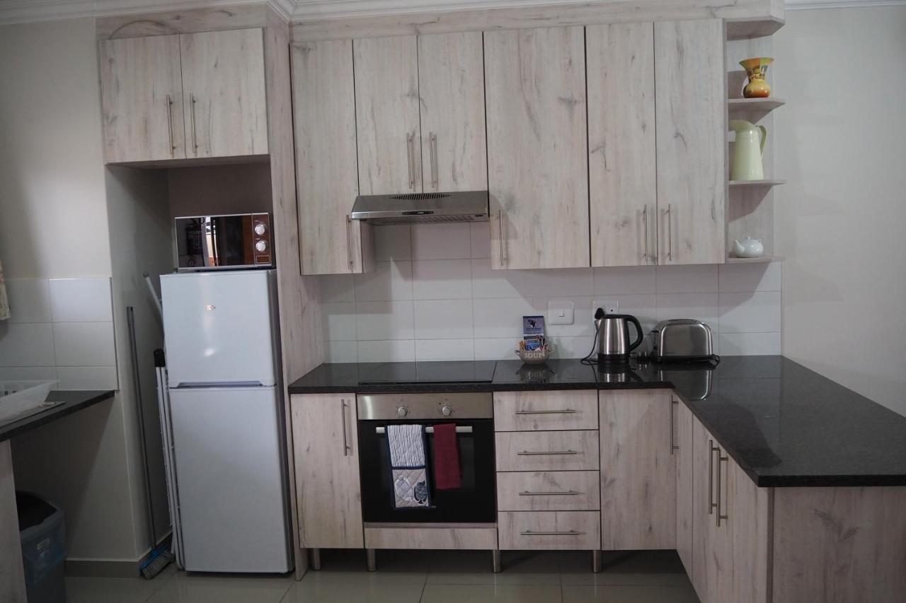 בוקסבורג Or Tambo Self Catering Apartments, The Willows מראה חיצוני תמונה