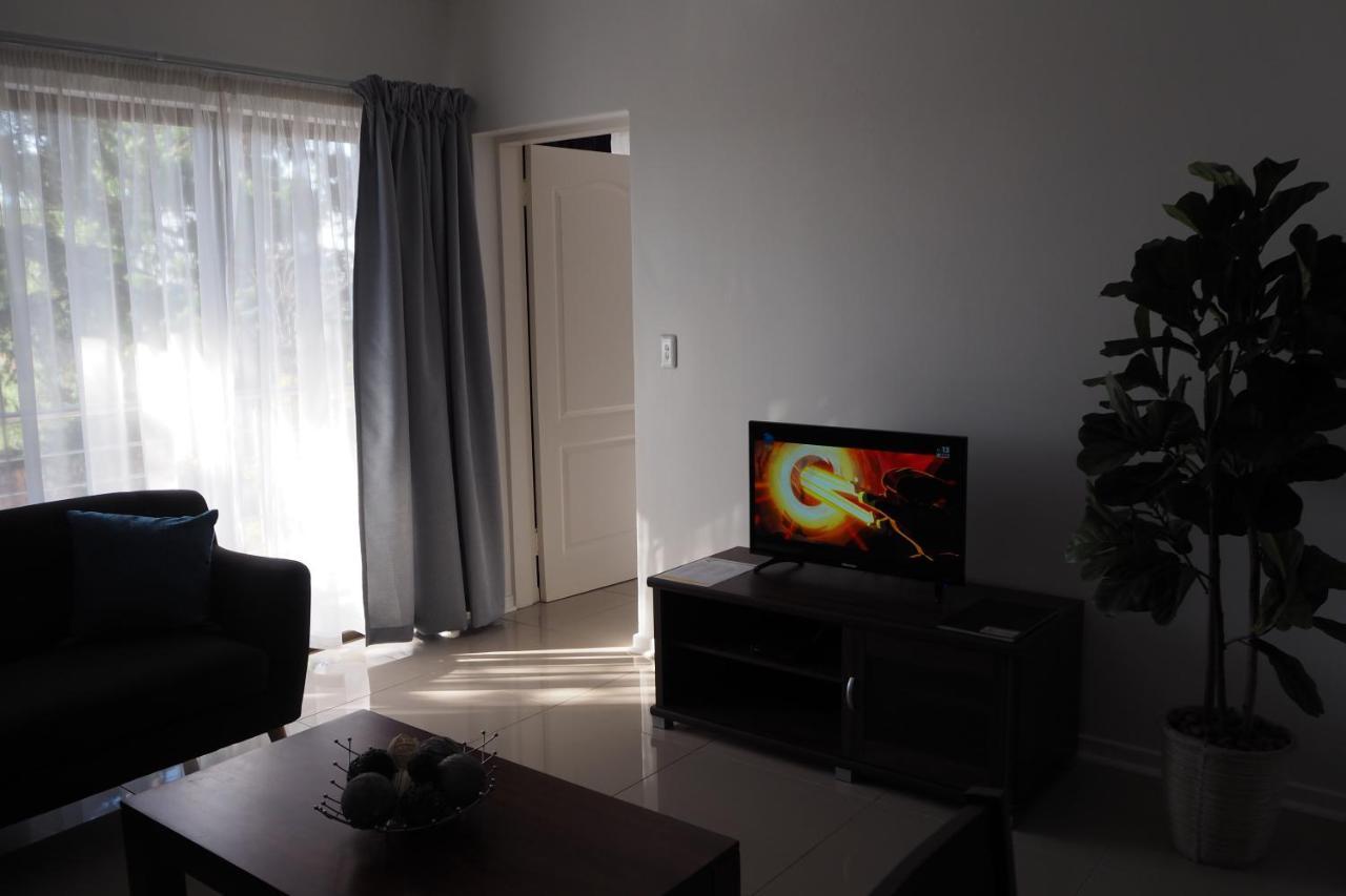 בוקסבורג Or Tambo Self Catering Apartments, The Willows מראה חיצוני תמונה
