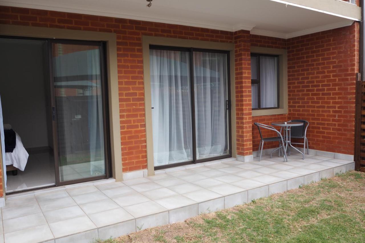 בוקסבורג Or Tambo Self Catering Apartments, The Willows מראה חיצוני תמונה