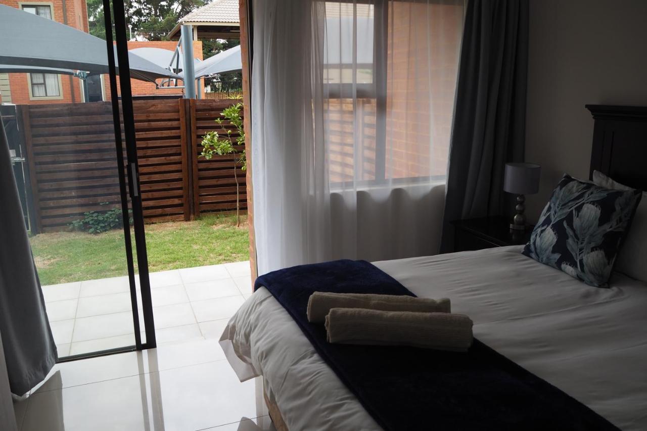 בוקסבורג Or Tambo Self Catering Apartments, The Willows מראה חיצוני תמונה