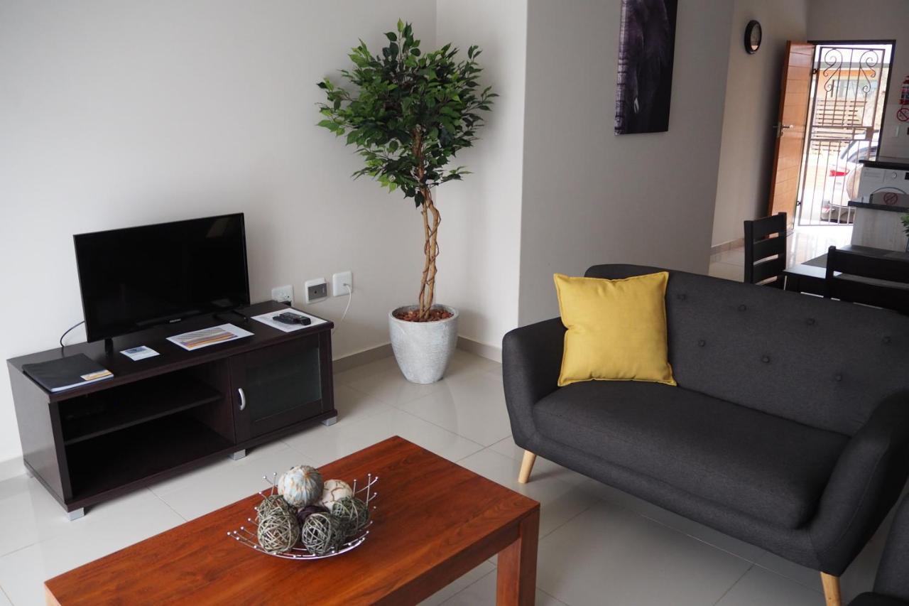 בוקסבורג Or Tambo Self Catering Apartments, The Willows מראה חיצוני תמונה