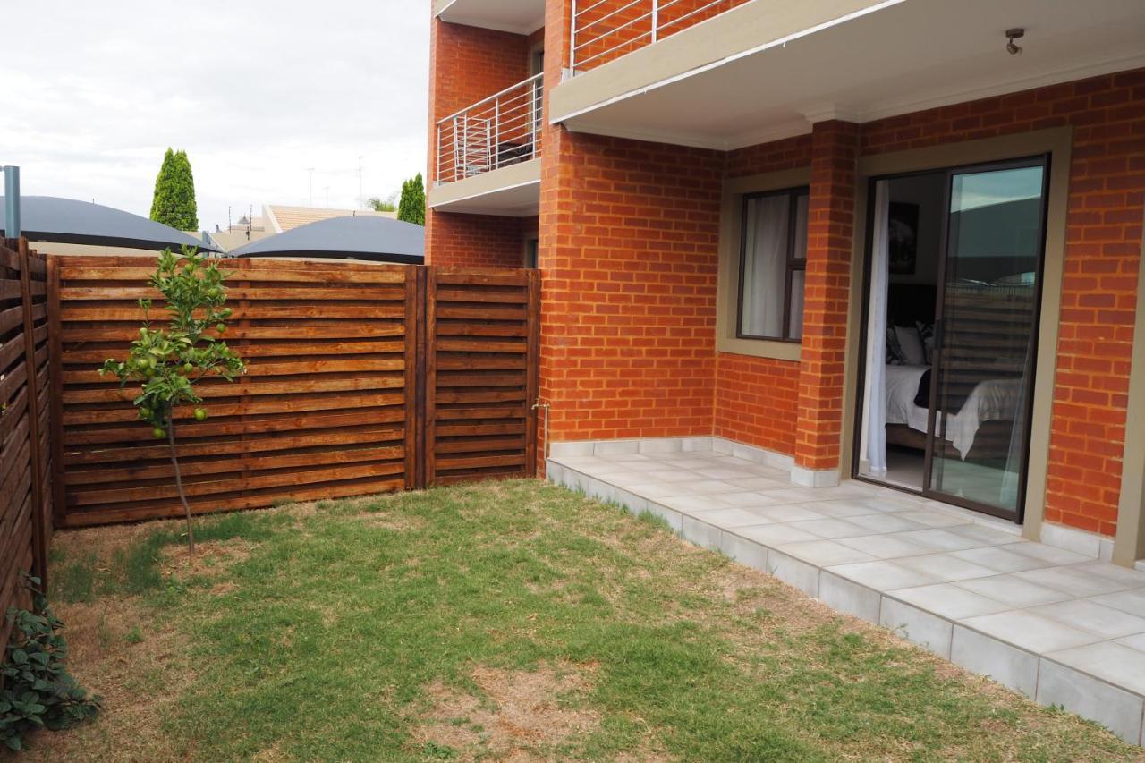 בוקסבורג Or Tambo Self Catering Apartments, The Willows מראה חיצוני תמונה
