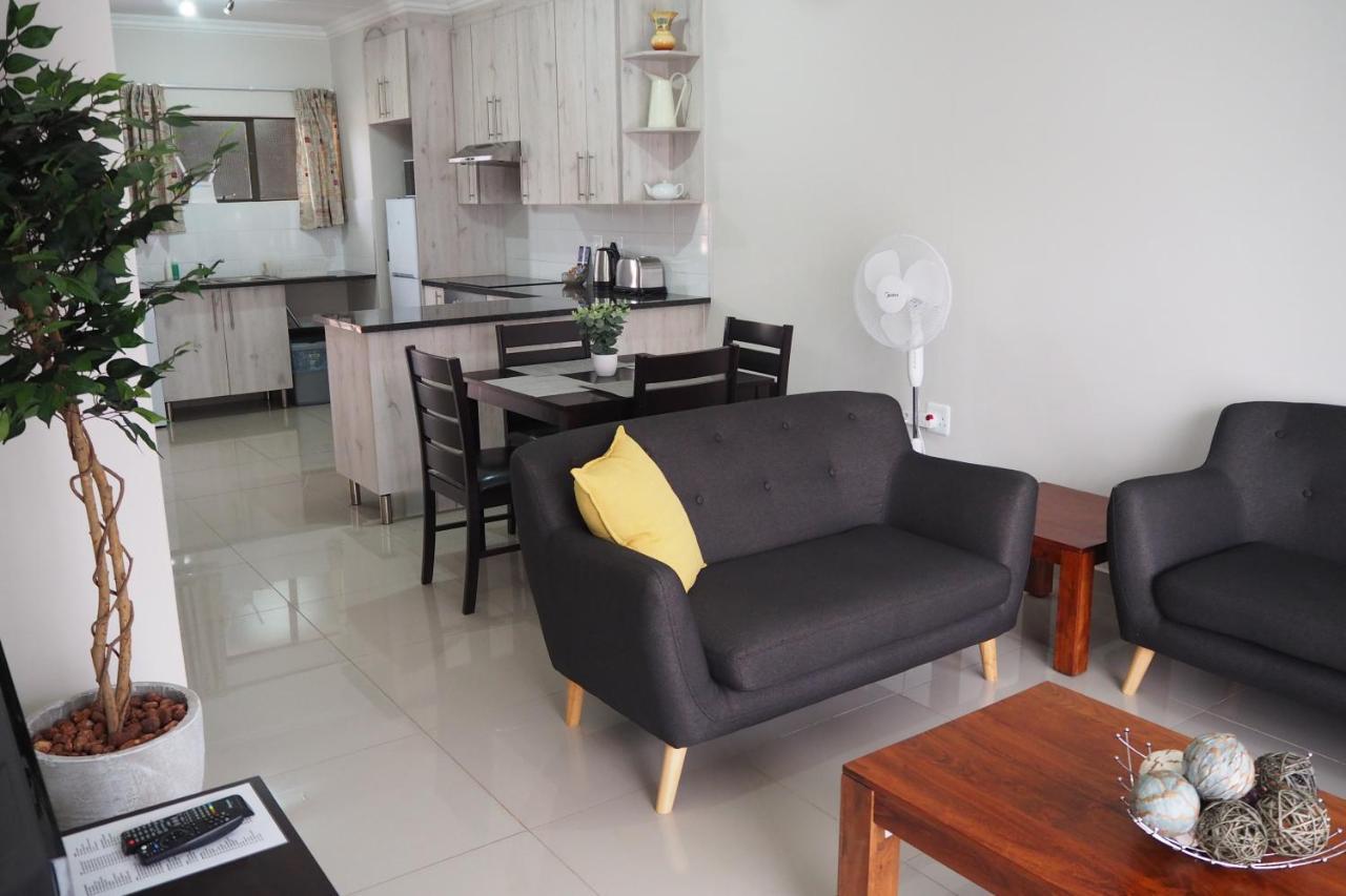 בוקסבורג Or Tambo Self Catering Apartments, The Willows מראה חיצוני תמונה