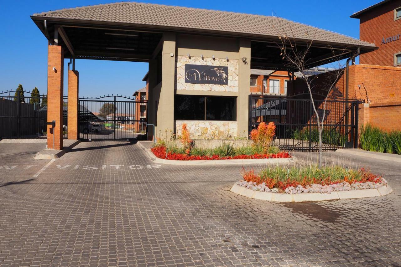 בוקסבורג Or Tambo Self Catering Apartments, The Willows מראה חיצוני תמונה