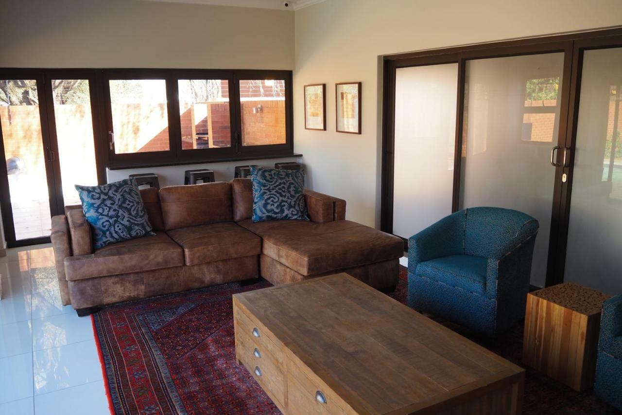 בוקסבורג Or Tambo Self Catering Apartments, The Willows מראה חיצוני תמונה