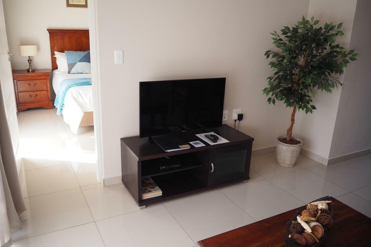 בוקסבורג Or Tambo Self Catering Apartments, The Willows מראה חיצוני תמונה