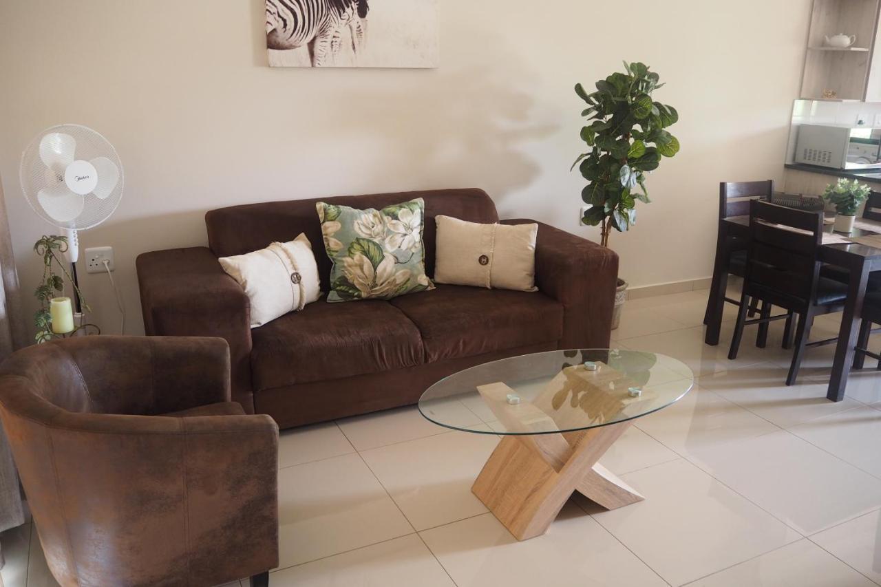 בוקסבורג Or Tambo Self Catering Apartments, The Willows מראה חיצוני תמונה